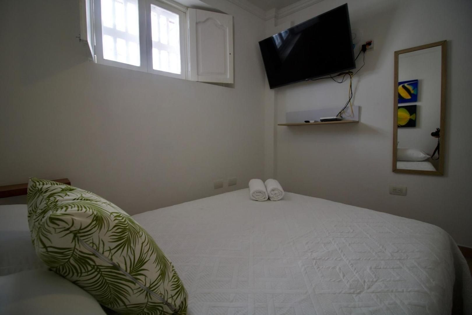 Casa Azul Getsemani - Rooftop Jacuzzi 3-br House