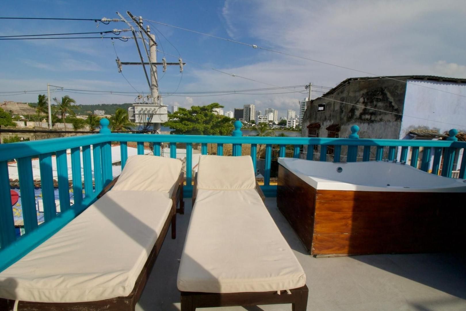 Casa Azul Getsemani - Rooftop Jacuzzi 3-br House Cartagena